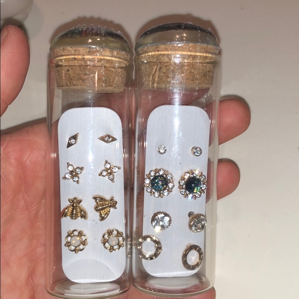 8 pairs of earrings